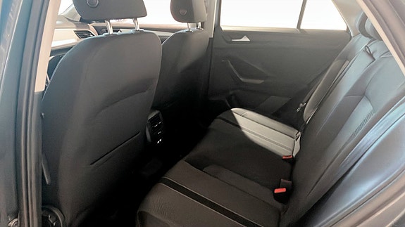 Volkswagen T-Roc 11 of 12