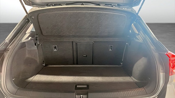 Volkswagen T-Roc 12 of 12