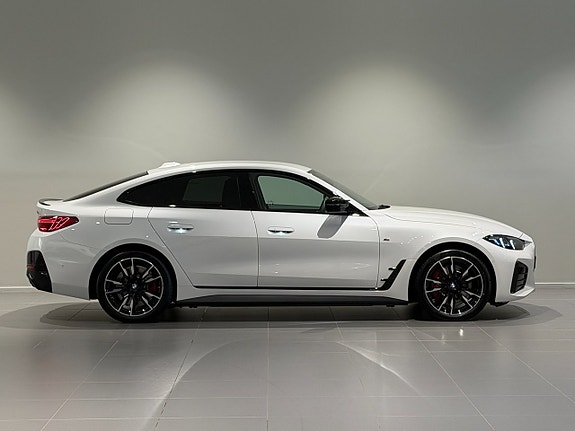 BMW i4 3 of 5