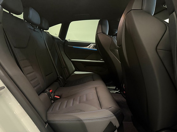 BMW i4 7 of 19
