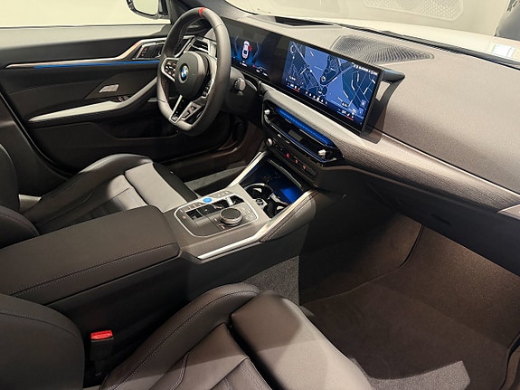 BMW i4 9 of 19
