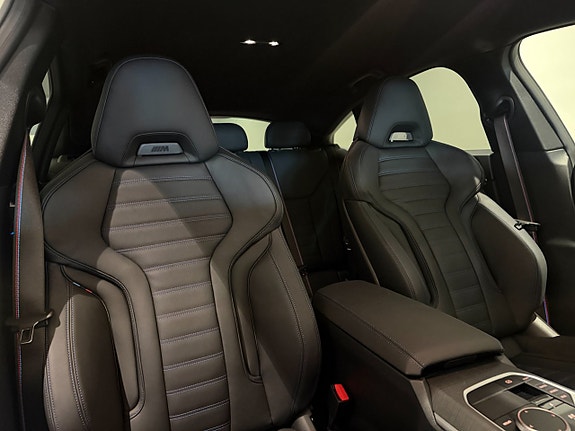 BMW i4 18 of 19