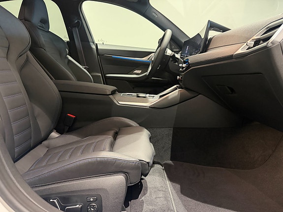 BMW i4 8 of 19