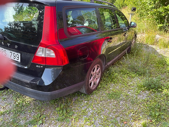 Volvo V70 2 of 4