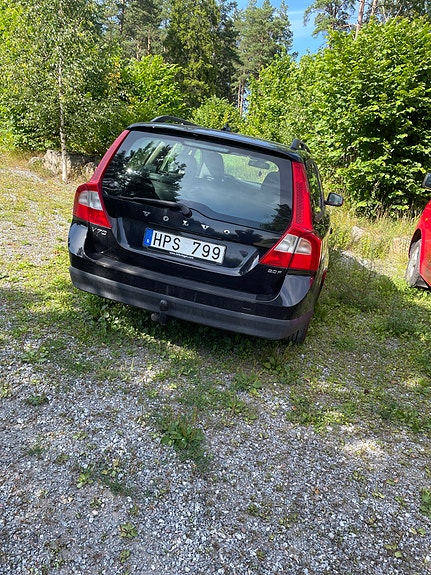 Volvo V70 3 of 4