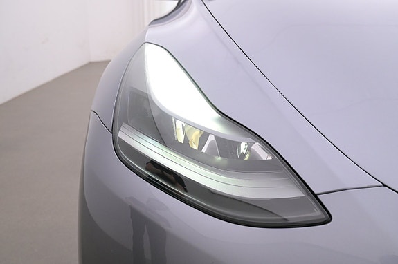 Tesla Model Y 26 of 27