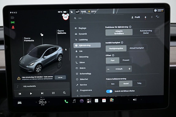 Tesla Model Y 11 of 27