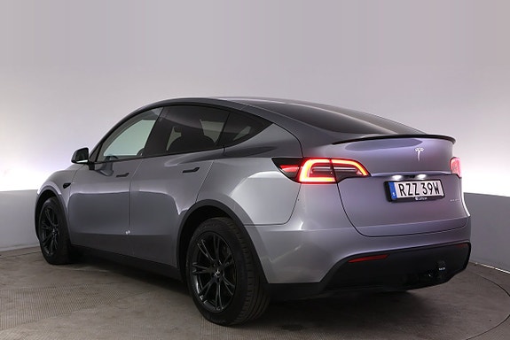Tesla Model Y 4 of 27