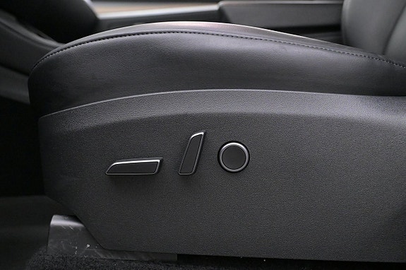 Tesla Model Y 9 of 27
