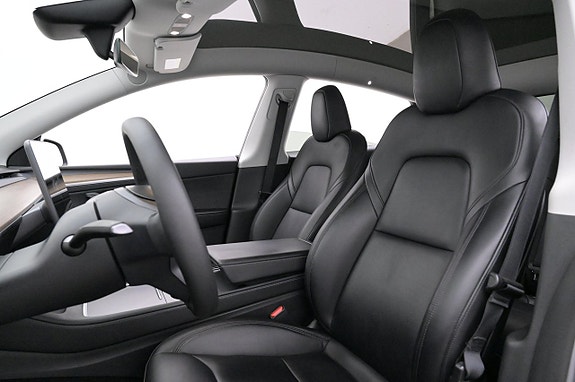 Tesla Model Y 8 of 27