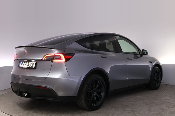 Tesla Model Y 5 of 27