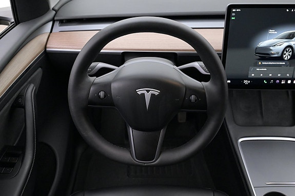 Tesla Model Y 7 of 27
