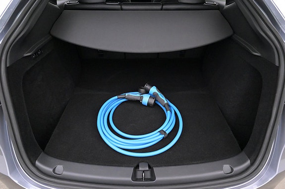 Tesla Model Y 24 of 27
