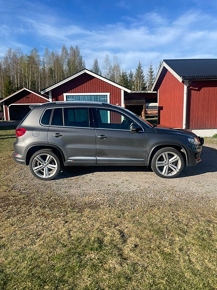 Volkswagen Tiguan 2 of 10