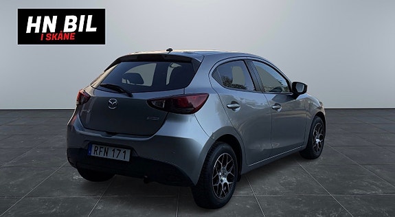 Mazda 2 4 of 5