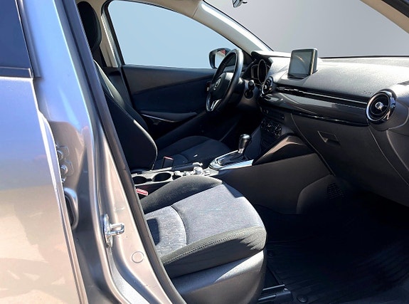 Mazda 2 9 of 14