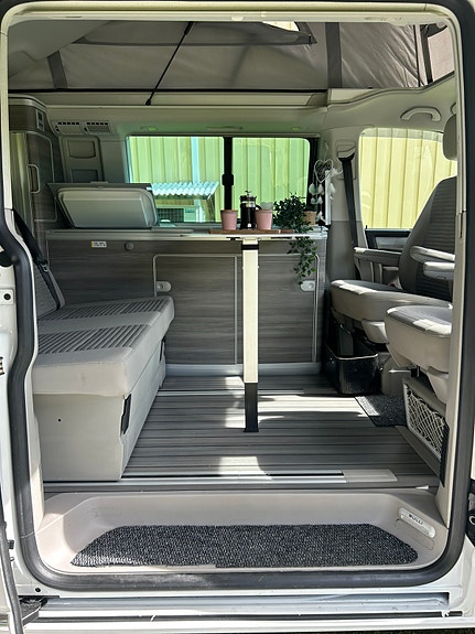 Volkswagen California 18 of 24