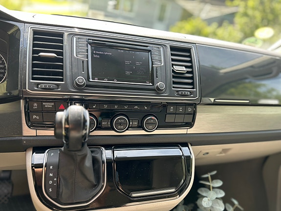 Volkswagen California 10 of 24