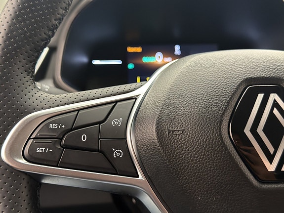 Renault Clio 24 of 30