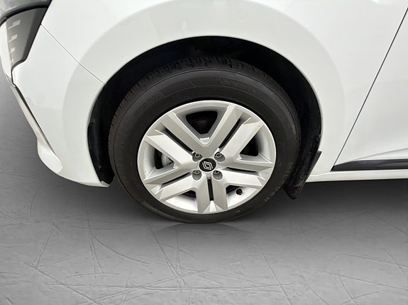 Renault Clio 30 of 30