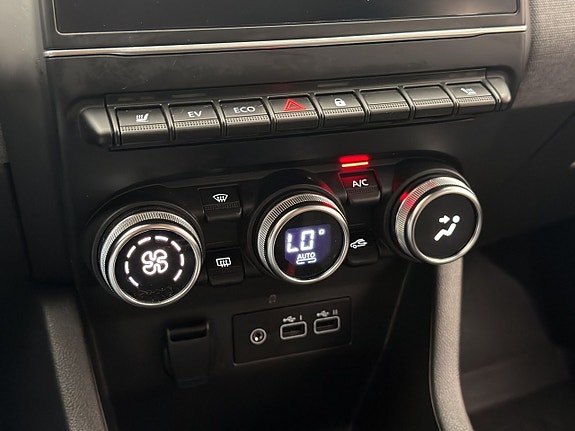 Renault Clio 21 of 30