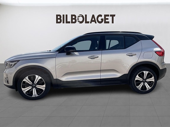 Volvo XC40 2 of 5