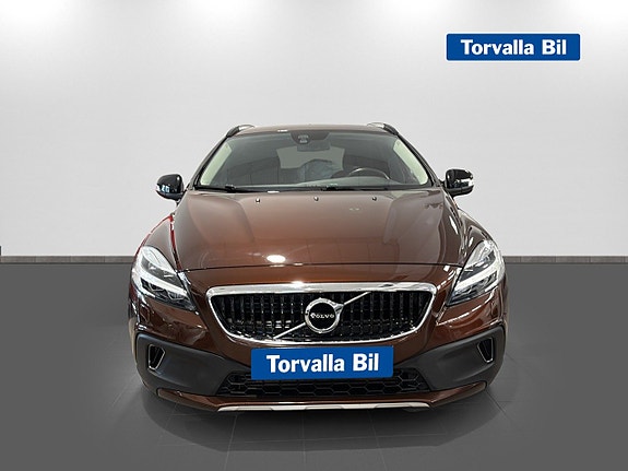 Volvo V40 Cross Country 2 of 5
