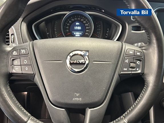 Volvo V40 Cross Country 10 of 16