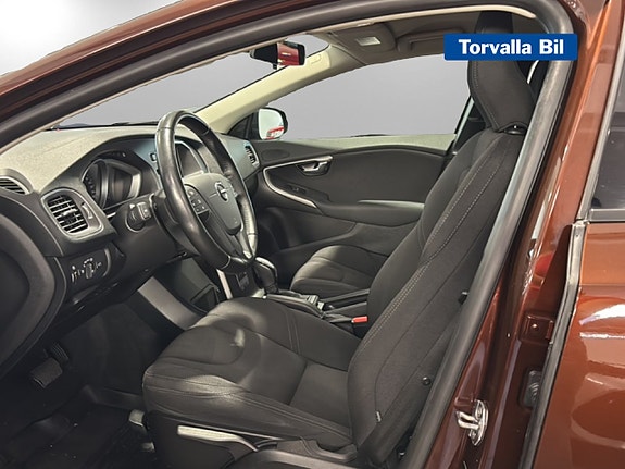 Volvo V40 Cross Country 8 of 16