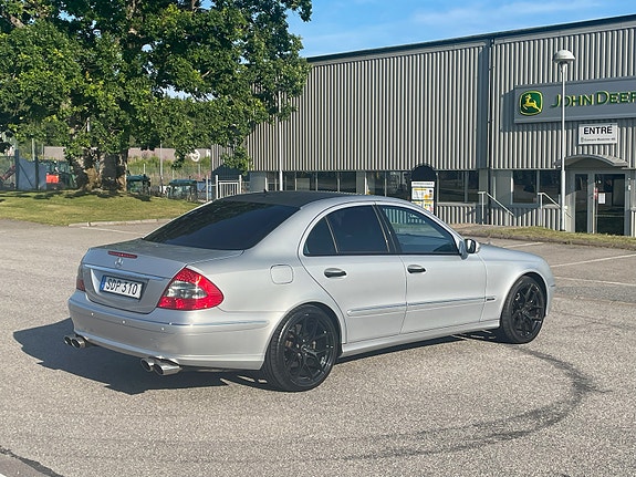 Mercedes-Benz E500 2 of 5