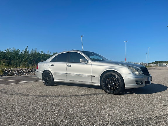 Mercedes-Benz E500 6 of 9