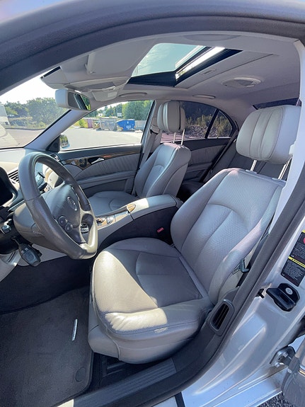 Mercedes-Benz E500 8 of 9
