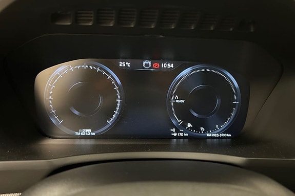 Volvo XC90 14 of 16