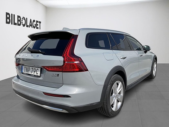 Volvo V60 Cross Country 4 of 5