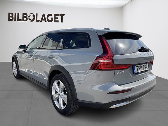 Volvo V60 Cross Country 3 of 5