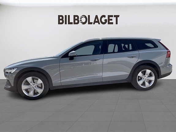 Volvo V60 Cross Country 2 of 5