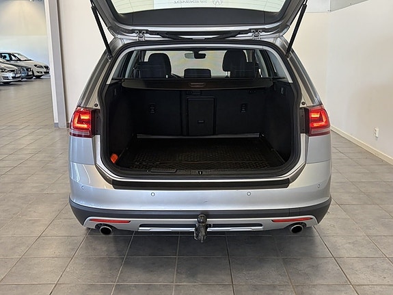 Volkswagen Golf Alltrack 5 of 5