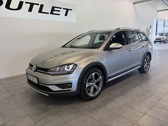 Volkswagen Golf Alltrack 2 of 5