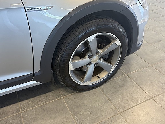 Volkswagen Golf Alltrack 3 of 5