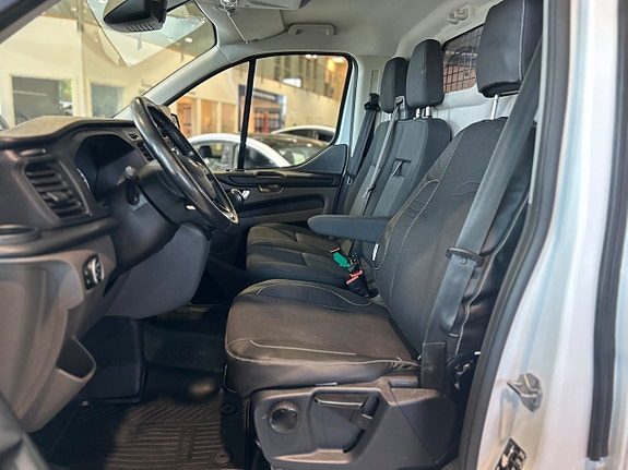 Ford Transit Custom 7 of 12