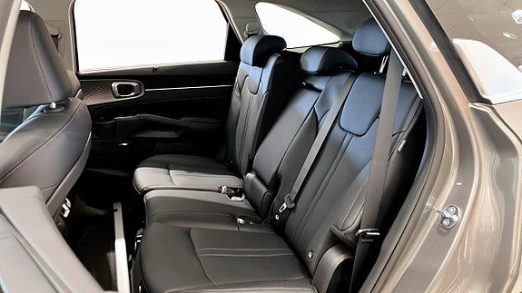 Kia Sorento 9 of 19