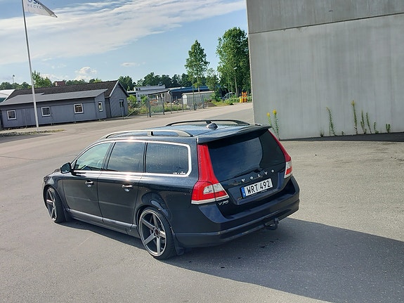 Volvo V70 3 of 5