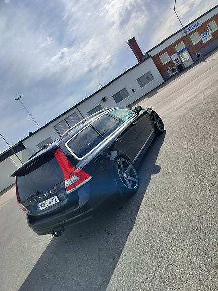 Volvo V70 4 of 5