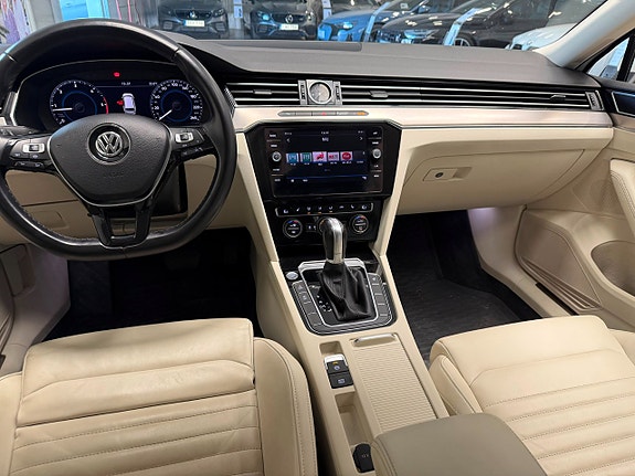 Volkswagen Passat 9 of 20