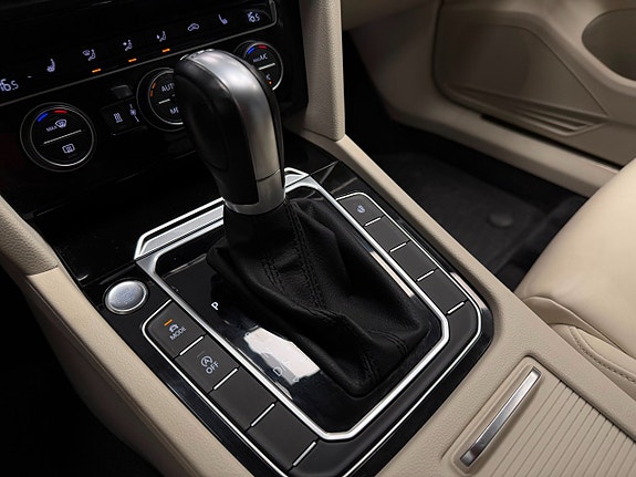 Volkswagen Passat 15 of 20