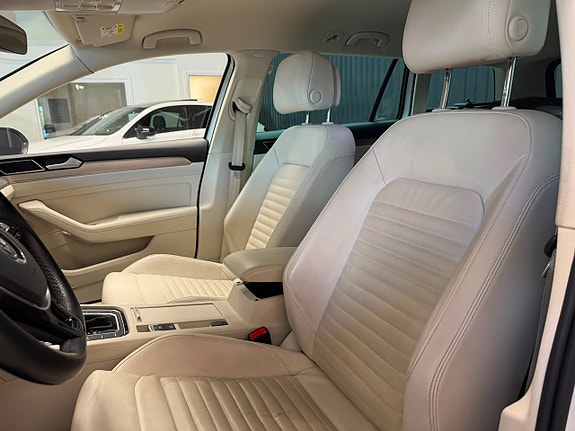 Volkswagen Passat 12 of 20
