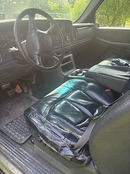 Chevrolet Silverado 2500 3 of 5