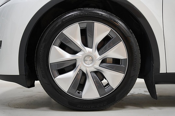 Tesla Model Y 5 of 5