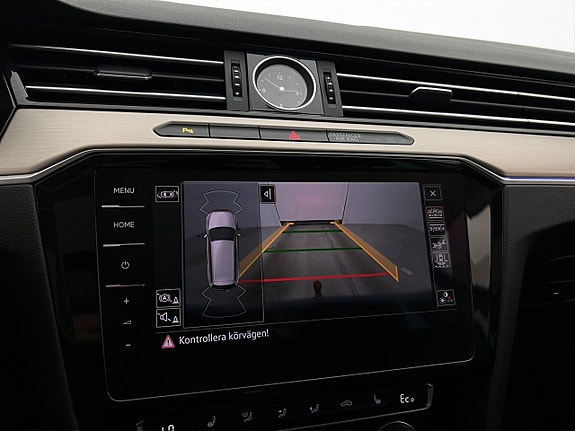 Volkswagen Passat 19 of 29