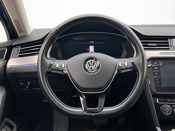Volkswagen Passat 11 of 29